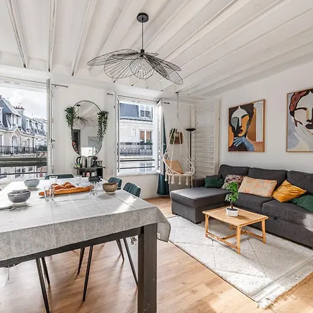 Flat With Billard And View Apartment Paris